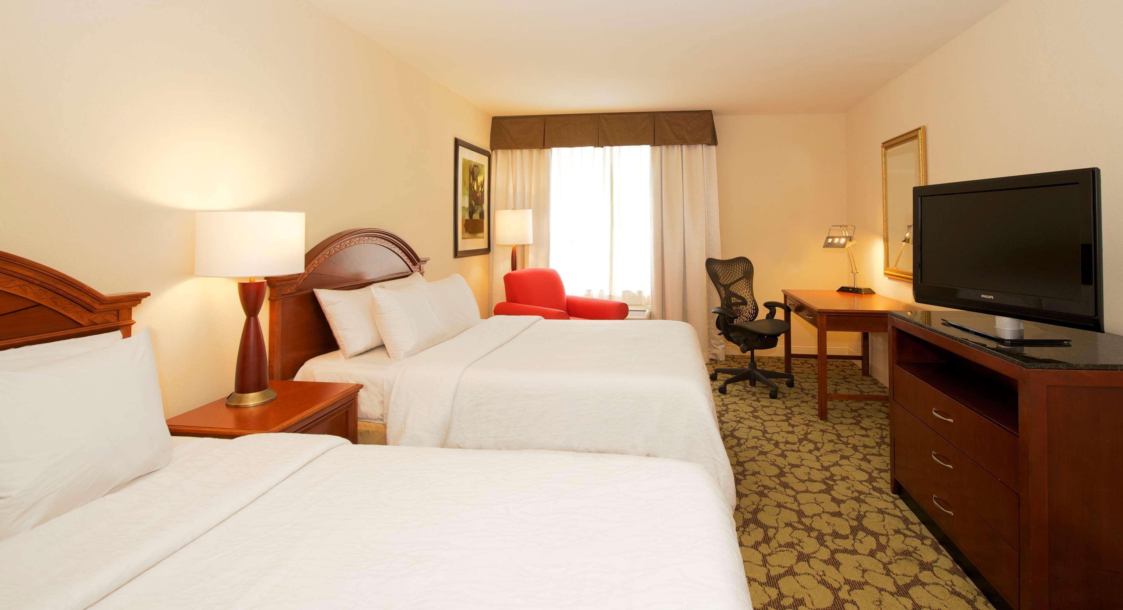 Hilton Garden Inn Virginia Beach Town Center Extérieur photo