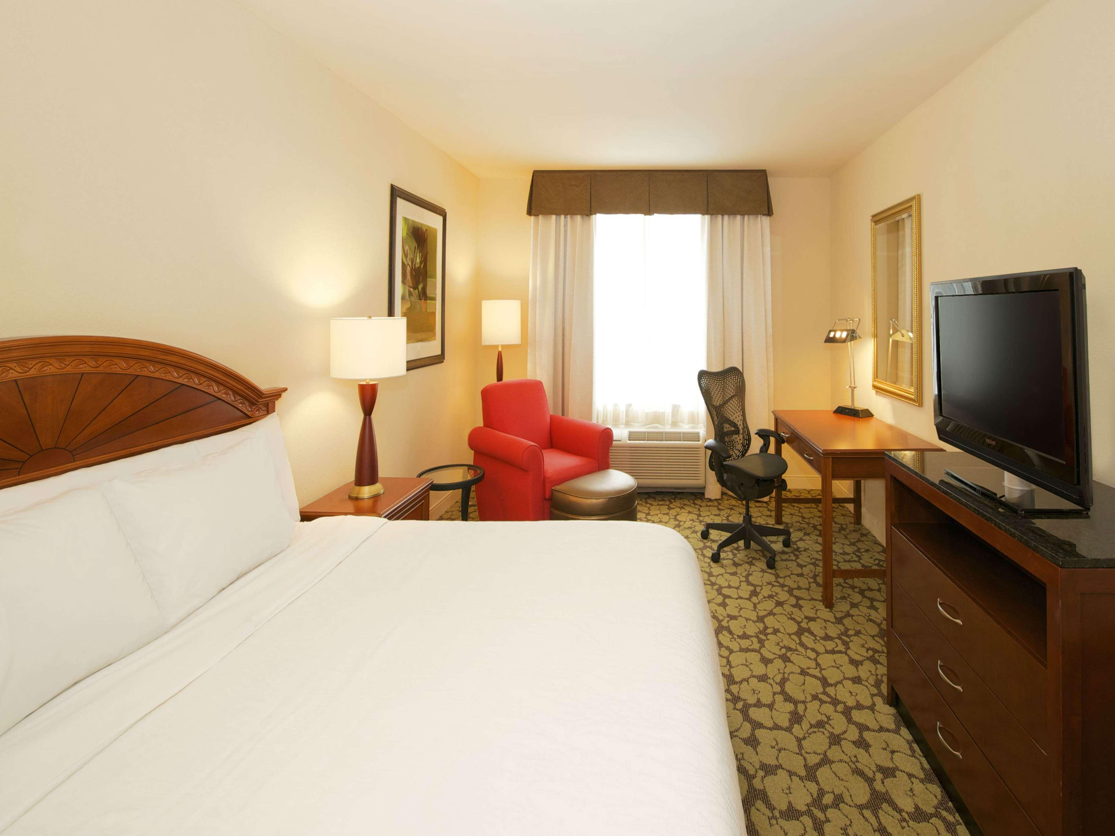 Hilton Garden Inn Virginia Beach Town Center Extérieur photo