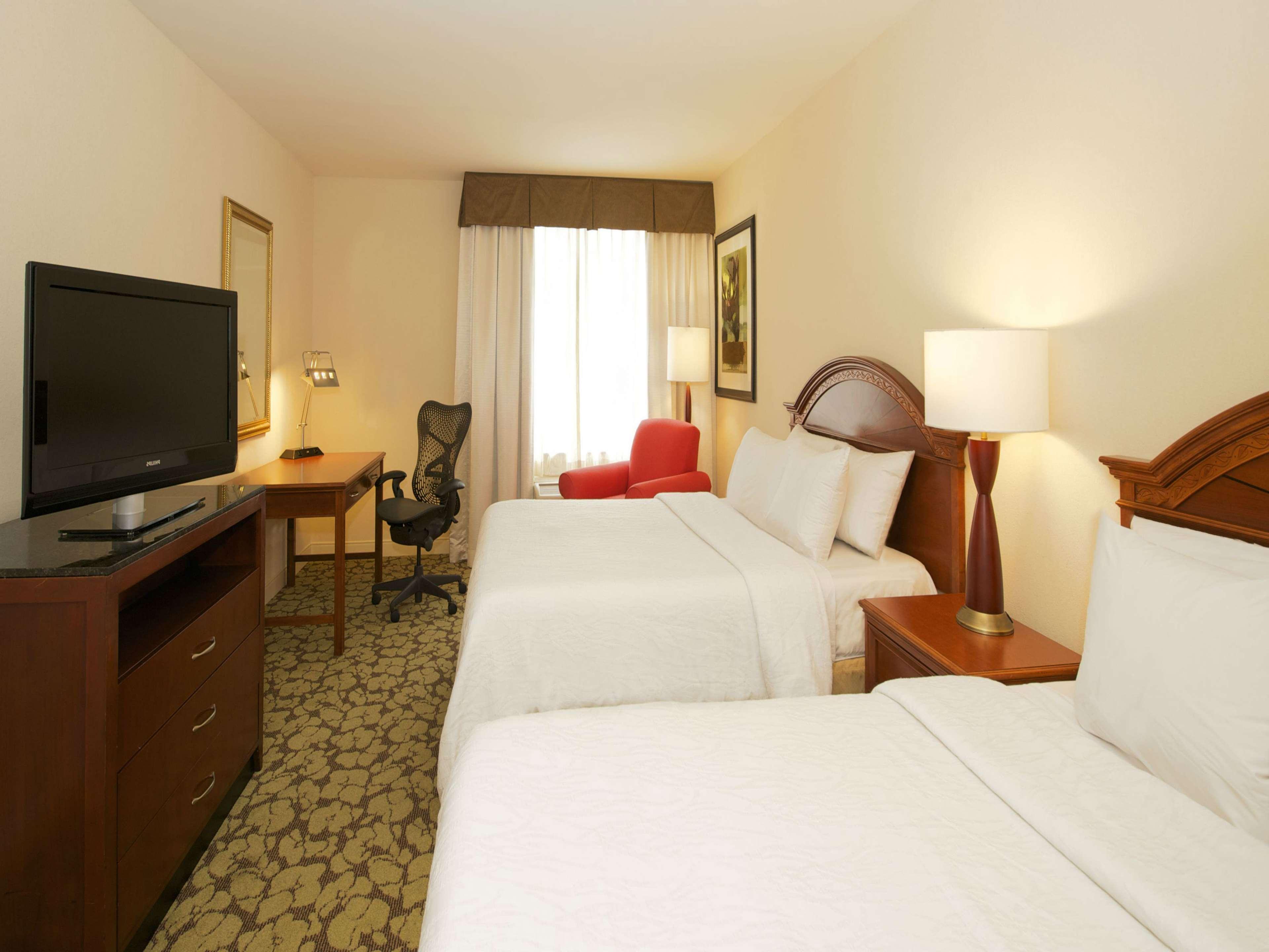 Hilton Garden Inn Virginia Beach Town Center Extérieur photo
