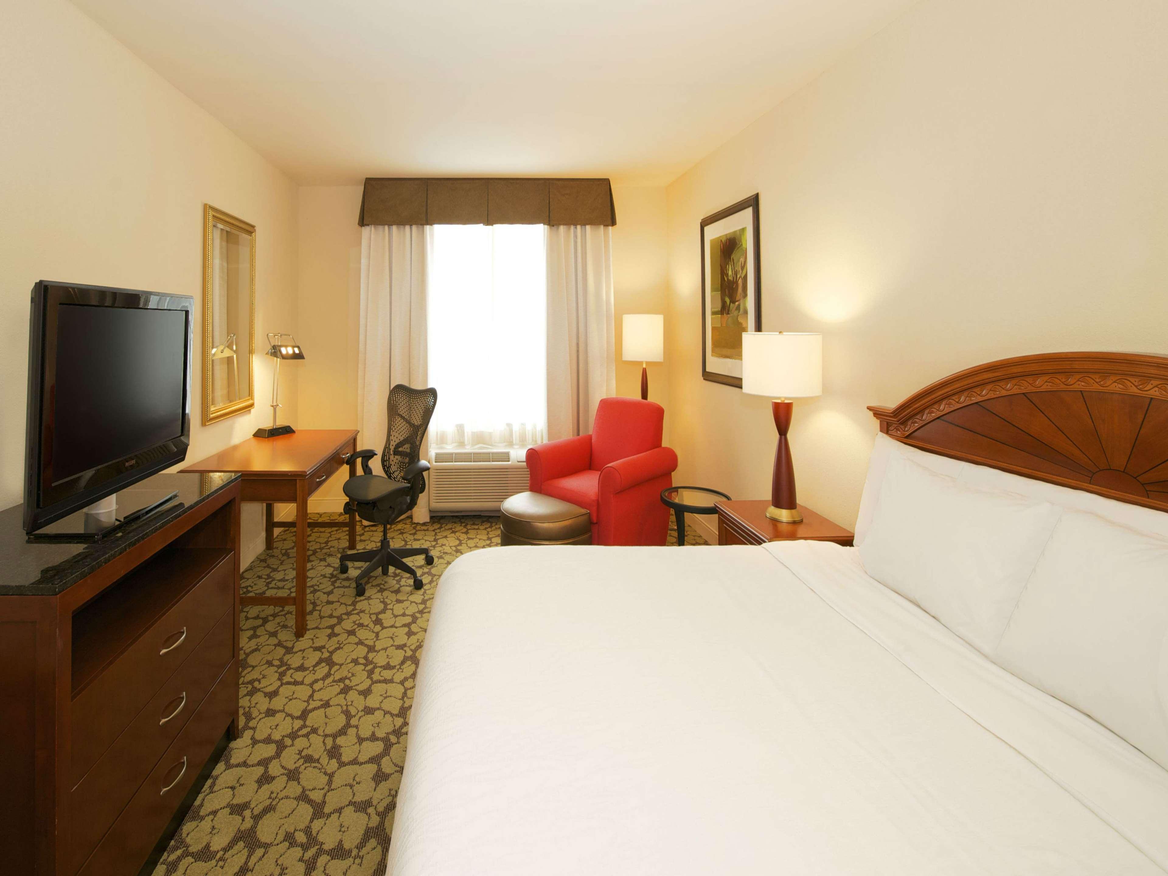 Hilton Garden Inn Virginia Beach Town Center Extérieur photo