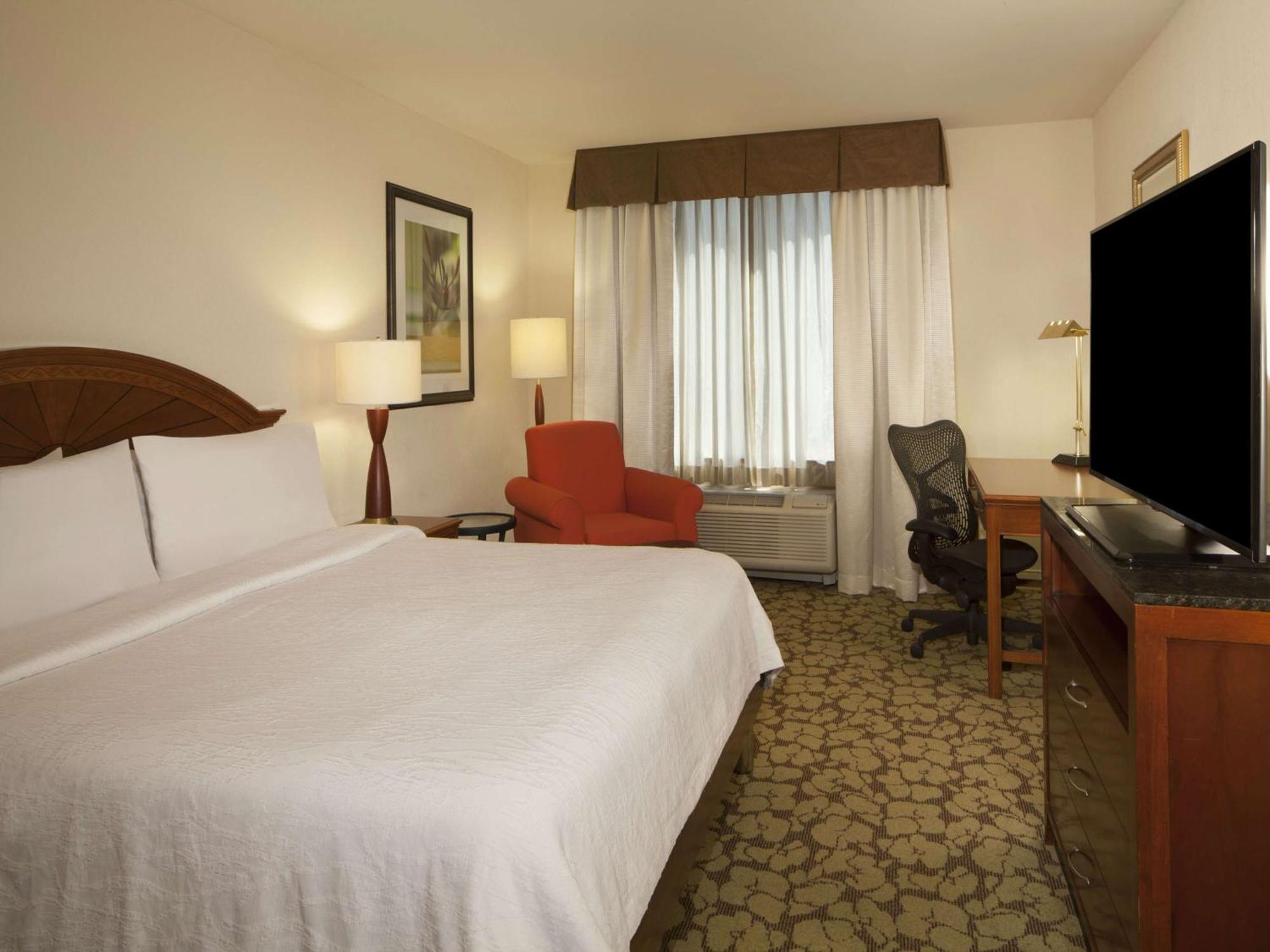 Hilton Garden Inn Virginia Beach Town Center Extérieur photo