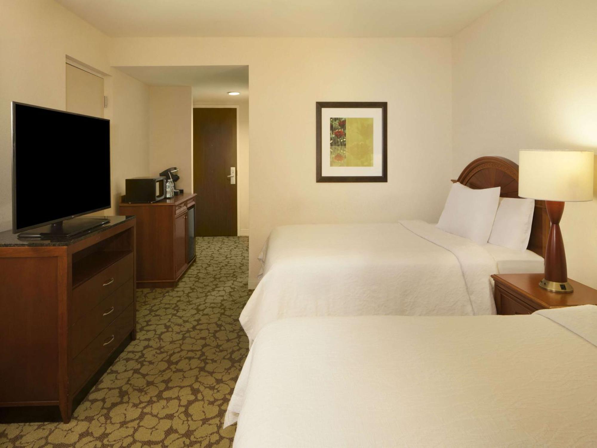 Hilton Garden Inn Virginia Beach Town Center Extérieur photo