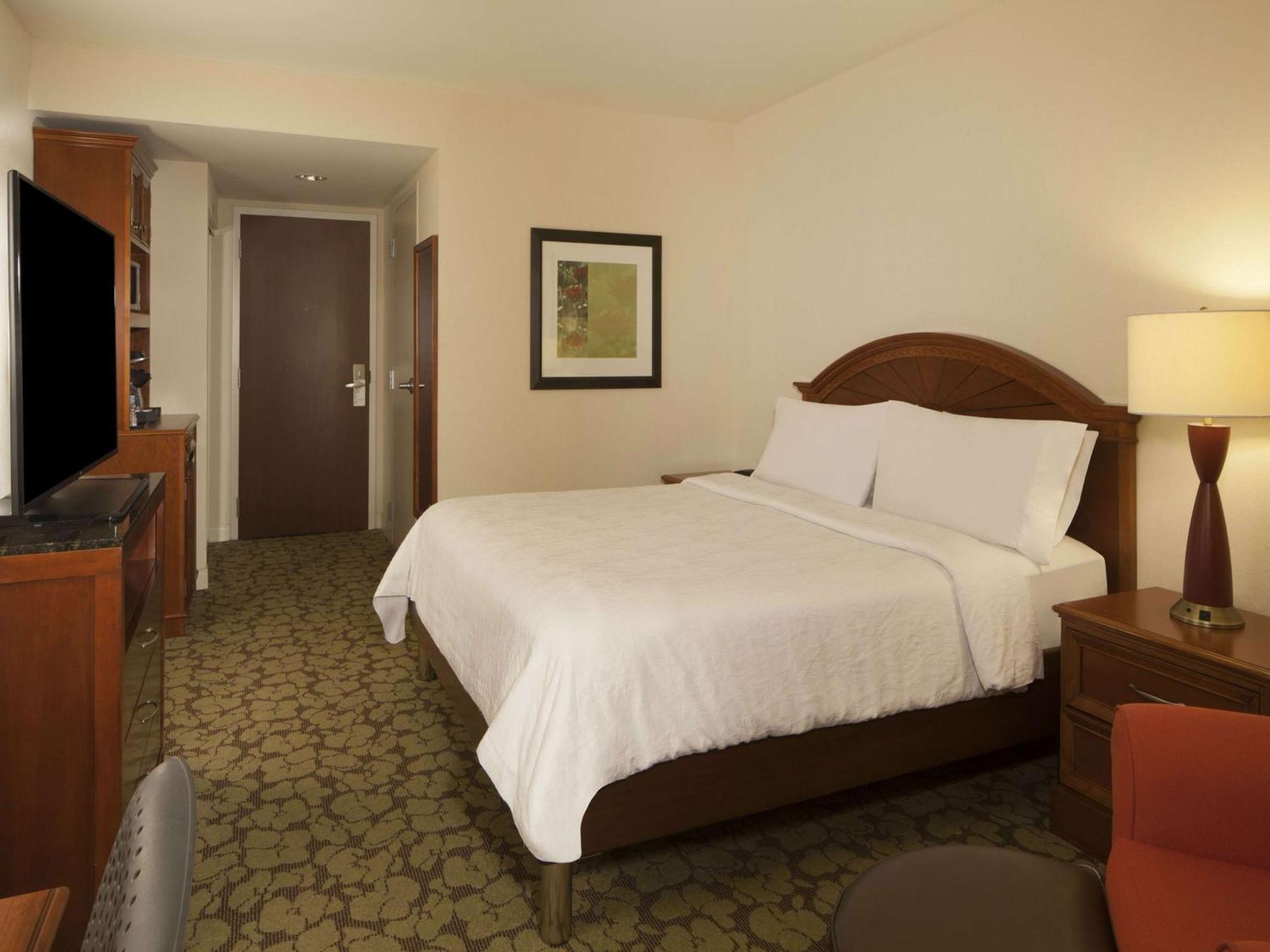 Hilton Garden Inn Virginia Beach Town Center Extérieur photo
