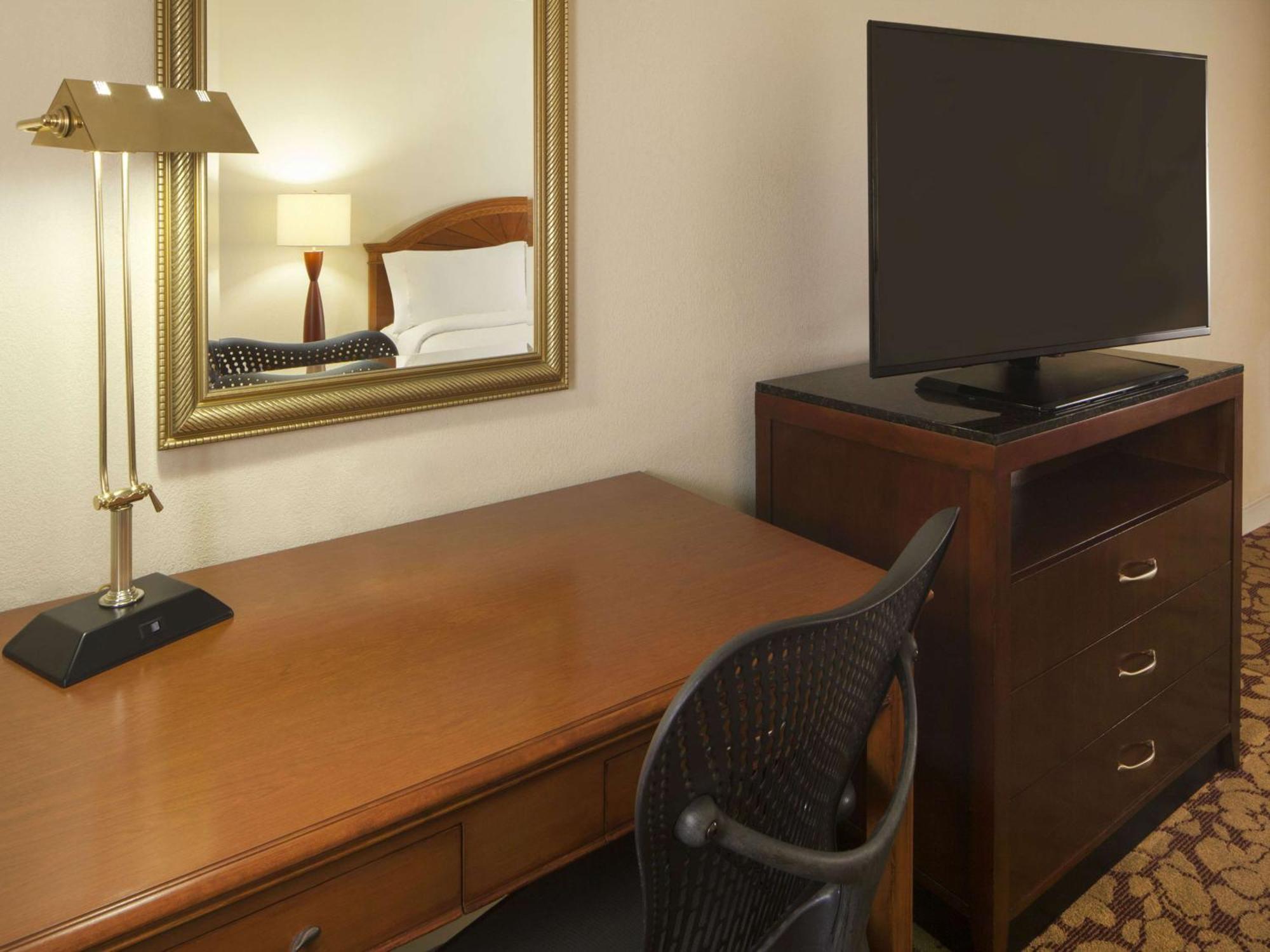 Hilton Garden Inn Virginia Beach Town Center Extérieur photo