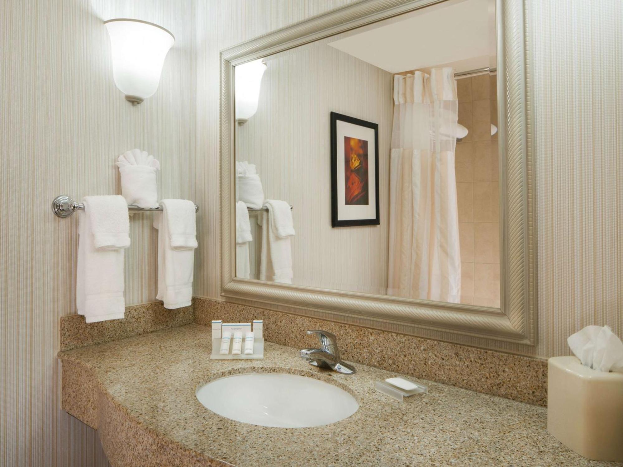 Hilton Garden Inn Virginia Beach Town Center Extérieur photo