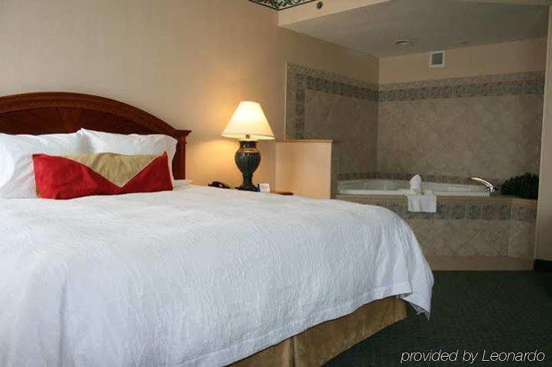 Hilton Garden Inn Virginia Beach Town Center Extérieur photo